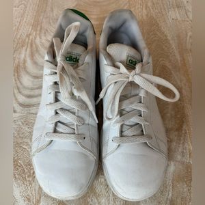 Adidas Advantage white/green low top size 5 fits women’s size 7